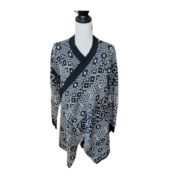Windsor Black and White Long Sleeve Open Cardigan Sweater in Size Medium - Picture 5 of 6